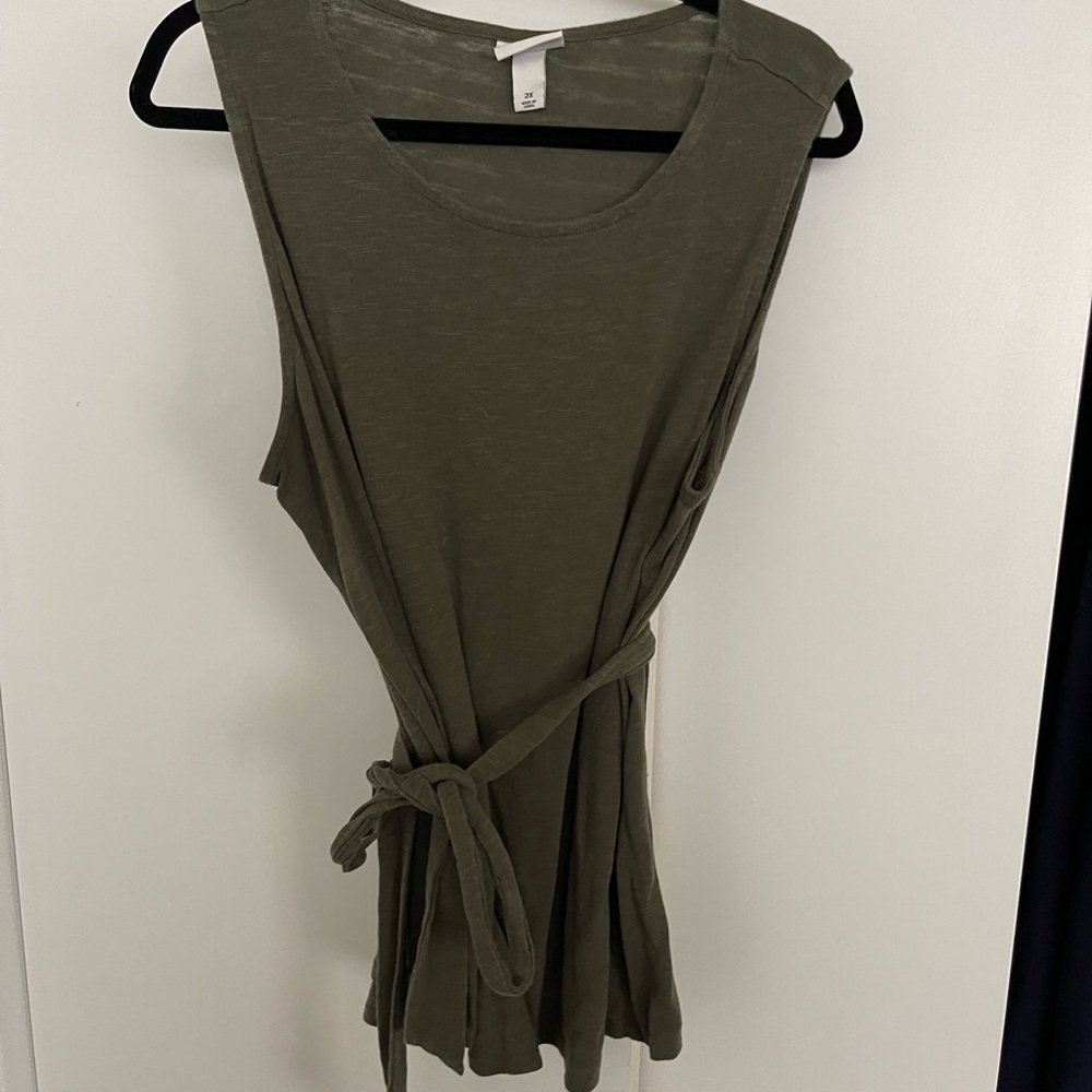 Green tank top with tie at waistline